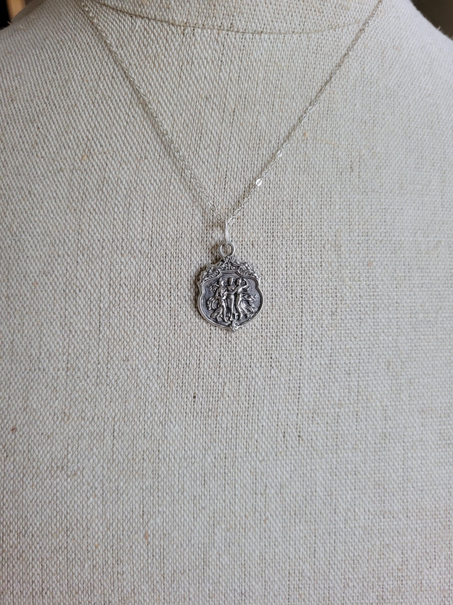 3 muses pendant