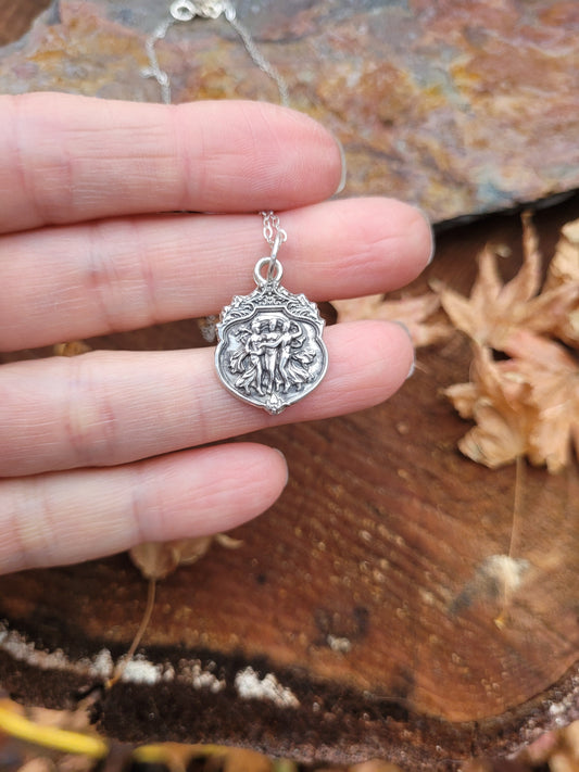 3 muses pendant