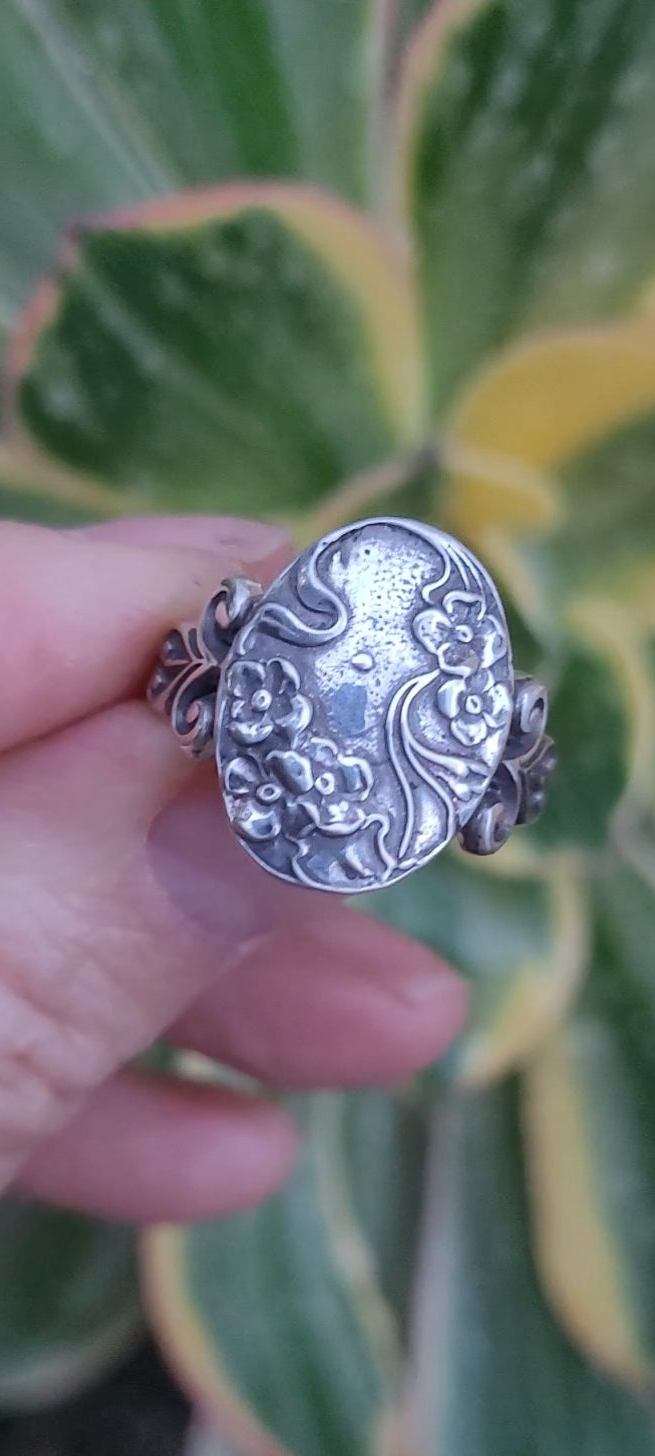 The romantic. Gorgeous and sweet sterling silver ring