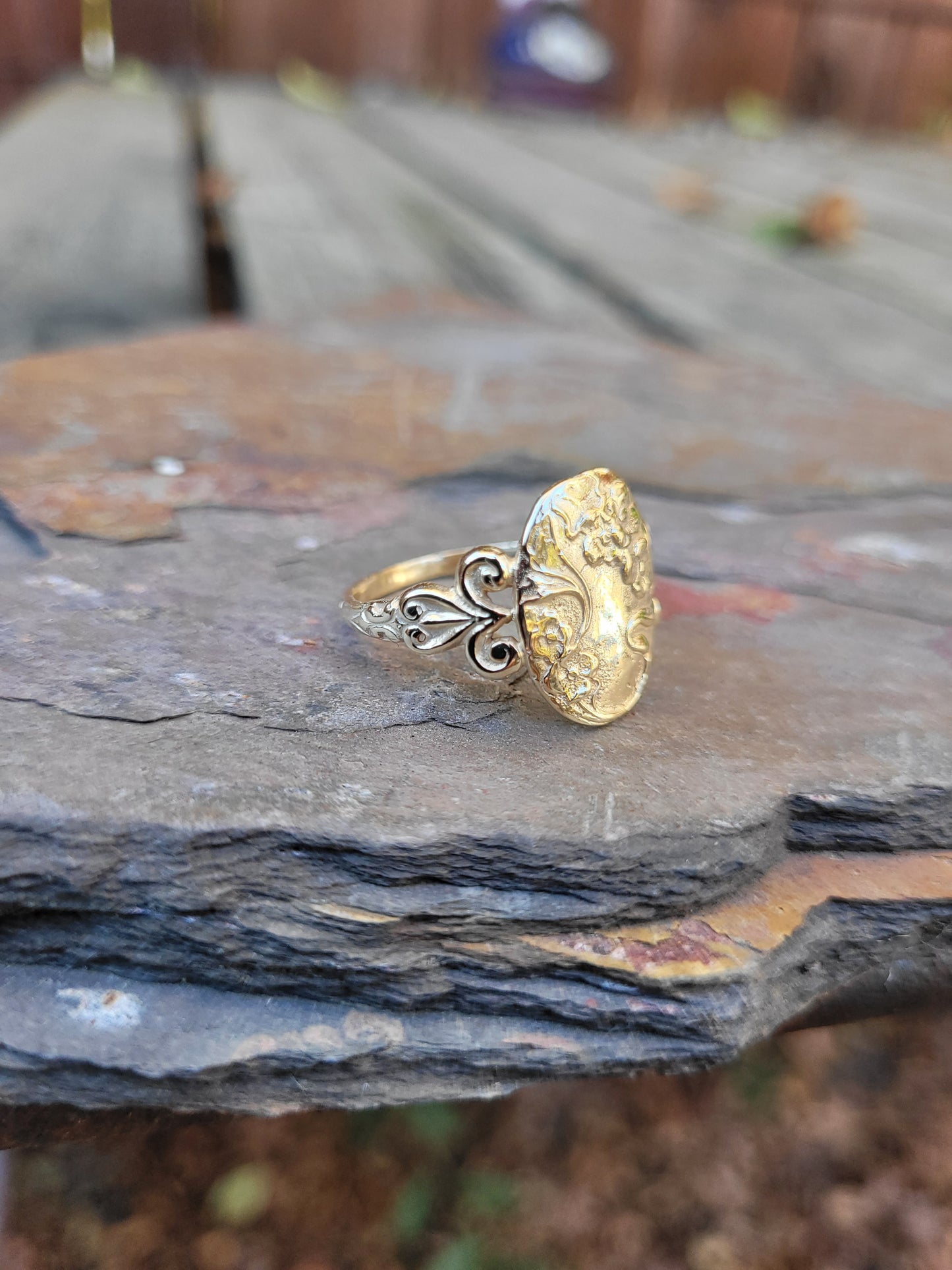 The romantic. Dainty 14k gold art nouveau ring Size 9.5